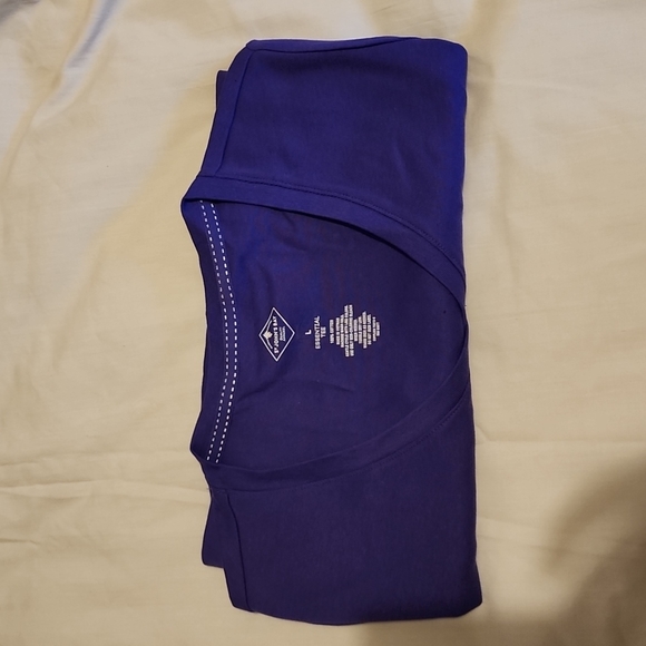 Essential Tee - Picture 2 of 3